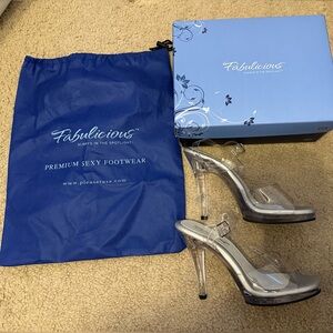 NWT Bikini competition heels